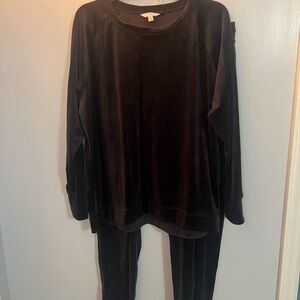 Time and Tru Black Velour Lounge Set